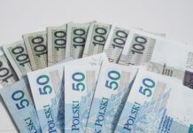Kto decyduje o zarobkach nauczycieli?